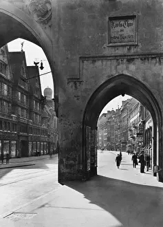 Karlsplatz: Neuhauserstrasse with Karstor in Munich