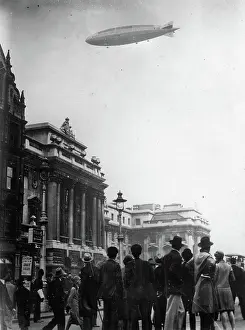 R101: The new British airship R 101 during