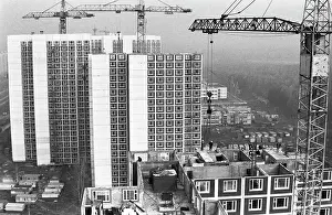 Flats: New buildings, 1983
