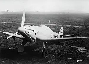 Oktober: New fighter aircraft (He 112) of the