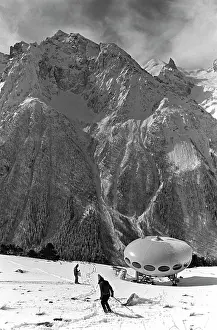 Sozinov: New mountain climber cabin, 1977