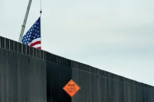 Potus: New section of barrier wall on the US-Mexican