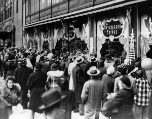 Macy: NEW YORK SHOPPERS