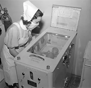 Premature: Newborn in incubator