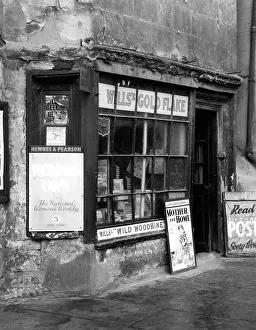 Newsagents: NEWSAGENTS 1930S