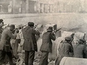 6 People: Newspaper barricade during Spartacus Uprising, a