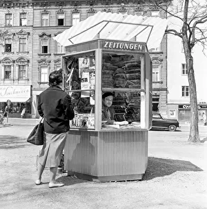 Vending: Newspaper kiosk in Vienna 1958