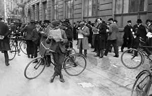 Readers: Newspaper readers in Berlin, 1923