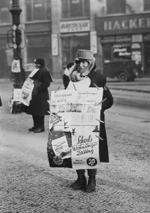 Offers: Newspaper vendor in Berlin, 1927