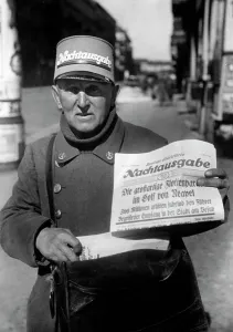Vendors: Newspaper vendor in Berlin, 1938