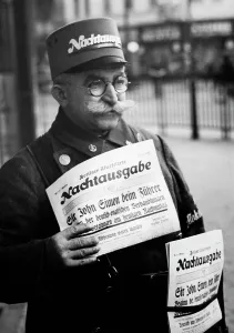 Vendors: Newspaper vendor in Berlin, 1939