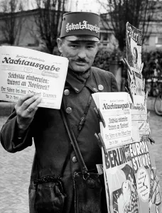 Vendors: Newspaper vendor in Berlin, 1939