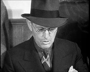 Lindberghs: Newspaperman Alfred Damon Runyon Reporting