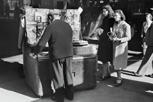 Newsstand: Newsstand - vendor - occupations - Chicago