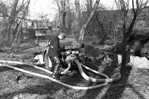 Tenders: NFS (London) open water pumping exercise, WW2
