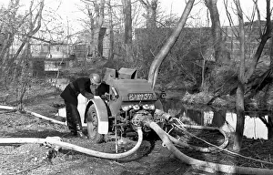 Tenders: NFS (London) open water pumping exercise, WW2