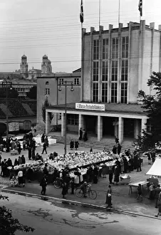 Strollers: Nibelungen Hall in Passau, 1943