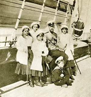 Successor: Nicholas II with his children, 1910