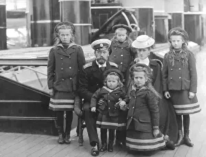 Tsarevich: Nicholas II with his family, 1907