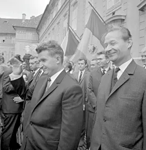 Actively: Nicolae Ceausescu - Alexander Dubcek - visit - Prague Castle