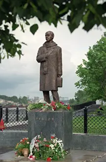 Vologda: Nikolai Rubtsov's monument, 1998
