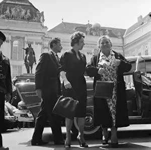 Josefsplatz: Nina Khrushchev