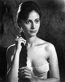 Baruch: Ninette Linar - actress