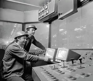 Operate: No. 3 pipe-welding mill