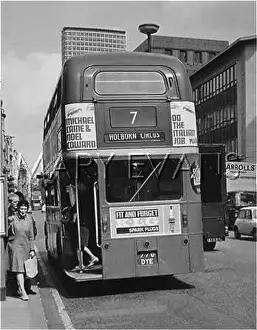 Centrepoint: NO7 BUS ON OXFORD STREET