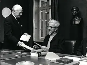 Cheques: Nobel Prize
