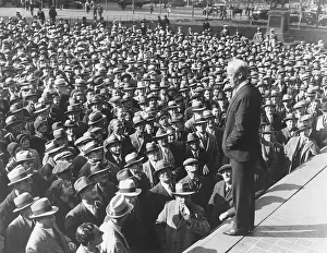 Leftists: Norman Thomas addressing thousands on Reyburn Plaza