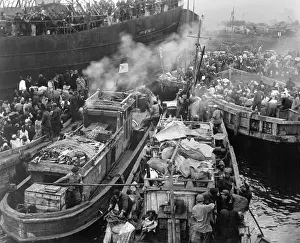 Hungnam: North Korean refugees crowd on the decks of a
