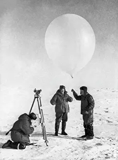 Drifting: North Pole-3 drifting ice station, 1954