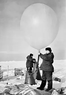 Prepares: North Pole-3 drifting ice station, 1954