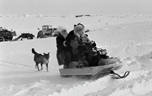 Employees: North pole station