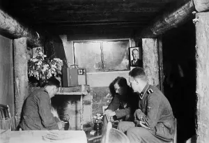 Quisling: Norwegian soldiers of the Waffen-SS in a bunker at the Easte