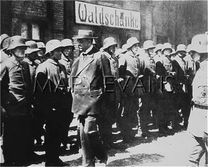 Kapp: NOSKE SURVEYS TROOPS