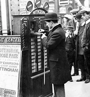 Approximately: Notograph, rendezvous machine in London, 1912