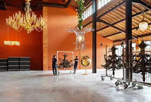 Waxed: Notre-Dame chandeliers, Mathieu Lustrerie, Gargas, Provence