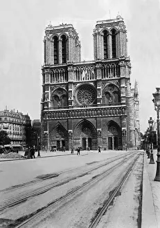 Begun: Notre Dame de Paris, 1926