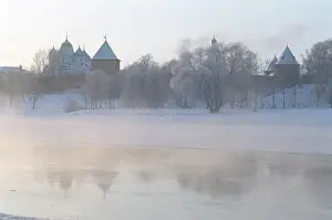 Volkhov: Novgorod Kremlin on Volkhov River, 1999