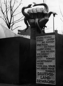 Crush: NS memorial in Bayreuth, 1934
