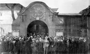 Absolute: NS supporters in front of the Munich Buergerbraeukeller, 192