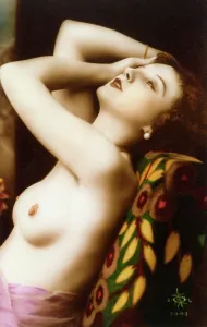 Earing: Nude woman