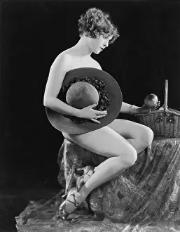 Undress: Nude woman covered by hat