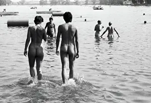Naturism: Nudist in the Viennese Gansehaufel