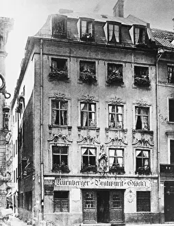 Bratwurst: The Nuernberger Bratwurst Gloeckl am Dom in Munich