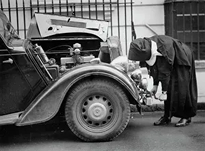 Cranking: Nun cranking a car