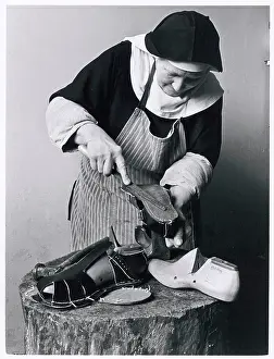 Colin Horsman: Nun making sandals, St Cecilia's Abbey