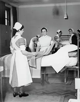 Photogaphy: Nurses making beds